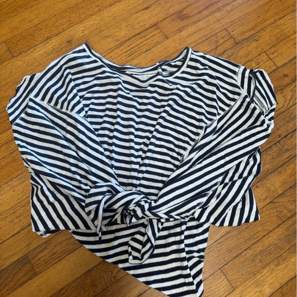 We The Free- FUN & FLATTERING striped top! Leave it flowy or tie a front knot - Picture 6 of 9